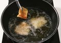 Ini 3 Bahan yang Paling Mengotori Minyak Goreng, Catat Baik-Baik Karena Minyak Harus Segera Dibuang