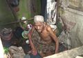 Kisah Daeng Kacong, Puluhan Tahun Hidup di Gubuk Reyot Seperti Kandang Bebek Bersama Anaknya yang Alami Gangguan Jiwa