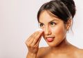 5 Cara Membersihkan Makeup yang Benar Agar Tidak Timbul Jerawat