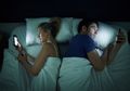 Waspada, Bermain Ponsel Sebelum Tidur Bisa Picu Gangguan Serius