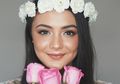 Tiru Gaya Makeup Amanda Rawles dengan Rekomendasi 5 Lip Cream Lokal Warna Cokelat