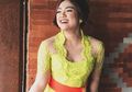 Tiru Gaya Anggun Marion Jola dengan Kebaya Bali Harga Terjangkau