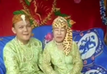 Pria 25 Tahun Ini Menikahi Nenek-nenek, Enggak Nyangka Begini Perjuangannya Dapatkan Sang Nenek