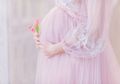 Mitos Atau Fakta? Gaya Dandan Moms Saat Hamil Bisa Jadi Ciri-ciri Mengandung Anak Perempuan yang Layak Dicoba