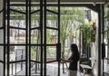 Tak Hanya Furnitur, 12 Model Jendela Kaca Kekinian Ini Bikin Rumah Tampak Mewah dan Elegan