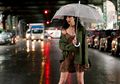 5 Fashion Item yang Wajib Ada di Dalam Lemari Pakaian Saat Musim Hujan