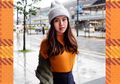 Inspirasi OOTD Kece ala Titan Tyra yang Cocok untuk Musim Hujan