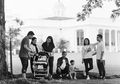 Foto Bareng Anak Cucu, Jokowi Bersyukur Punya Anak yang Jual Martabak, Kopi dan Pisang Goreng