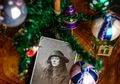 Pohon Natal Artificial Tertua di Inggris Berusia 98 Tahun, Bertahan dari Bom Perang Dunia II!
