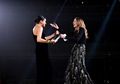 Hadir di British Fashion Award, Meghan Markle Tampil Anggun nan Bersinar dengan Perut Buncit