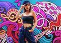 Intip Deretan Penampilan Seksi Awkarin dengan Paduan Crop Top