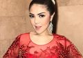 Inspirasi Busana Kondangan ala Tina Toon dengan Rekomendasi Kebaya Encim Terjangkau
