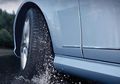 Waspada Aquaplaning Saat Nyetir di Musim Hujan, Ini Cara Ngatasinnya!