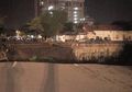 Jalan Gubeng Surabaya Ambles Sedalam 20 Meter, Terdengar Suara Dentuman Hingga Travo Ikut Terpendam