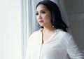 Kelewat Mewah! Intip Harga Kemeja yang Dipakai Nagita Slavina Saat Foto Bareng Betrand Peto, Anak Angkat Ruben Onsu