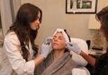 Amankah Menghilangkan Kantung Mata dengan Suntik Filler? Ini Penjelasan Dokter Estetika