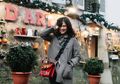 Terlihat Biasa, Koleksi Strap Bag Dian Sastro Harganya Bikin Salah Fokus !