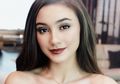 Super Stand Out Pakai 7 Outfits Kondangan ala Caitlin Halderman