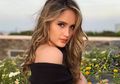 Tiru Penampilan Seksi ala Cinta Laura dengan Rekomendasi Slit Dress Terjangkau!