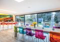 5 Cara Kreatif Terapkan Warna Berani di Ruangan, Rumah Jadi Makin Menarik