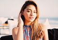 Inspirasi Tampil Seksi dengan Busana Motif Tropical ala Aurel Hermansyah