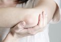 Kulit Siku Kering, Gatal, dan Gelap? Yuk Atasi dengan Langkah Mudah Ini