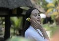 Pakai Kebaya dan Baju Serba Putih, Begini Suasana Pernikahan Aura Kasih dan Eryck Amaral