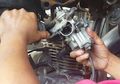 Sering Dilakukan, Membersihkan Karburator Sebaiknya Jangan Pakai Bensin