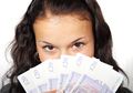 6 Zodiak Ini Terkenal Matre dan Tak Bisa Jauh Dari Kemewahan, Moms Termasuk?