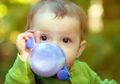 Ini Triknya, Mengajari Si Kecil Dengan Mudah Minum Dari Sippy Cup