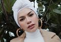 Pamer Rambut Pendek Pirang, Ini Penampilan Nikita Mirzani ke Kantor Polisi Tanpa Hijab