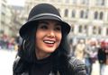 Berbalut Hijab dan Busana Muslim, Penampilan Yuni Shara Cetar Banget saat Umroh Jadi Sorotan!