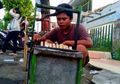 Kisah Pilu Bocah 15 Tahun di Kudus, Terpaksa Putus Sekolah dan Jualan Gandos Demi Melunasi Utang Mendiang Ayahnya