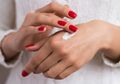 4 Produk Hand Cream yang Dipercaya Ampuh Melembapkan Kulit Kering