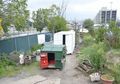 Jauh dari Rumah Sendiri, Desainer California Ini Buat Rumah Mungil dari Tempat Sampah