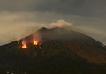 Gunung Agung Meletus, Lakukan 5 Cara Ini Jika Rumah Terkena Abu Vulkanik!