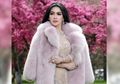 Intip Gaya Syahrini Padukan Baju Mirip Daster dan Sandal Teplek Harga Jutaan Rupiah saat Liburan ke Italia