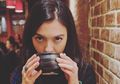 Artis Tanpa Antis, Raline Shah Dipuji Warganet Cuma Gara-Gara Minum Ini Saat Makan Malam Di Ulang Tahun Dipo Latief