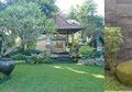 Teras Bisa Jadi Tempat Menabung Air Hujan Lho, Gunakan Barang Bekas untuk Menampungnya
