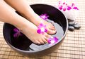 Ini yang Terjadi pada Tubuh Ketika Rendam Kaki Dengan Air Garam