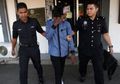 Anak 14 Tahun di Malaysia Hamili Kakak Kandung, Melahirkan di Toilet