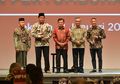 Pendiri Investree Raih Penghargaan Tokoh Milenial Keuangan oleh OJK