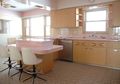 Tertutup Selama 50 Tahun, Perancang Furnitur Ini Temukan Dapur Bergaya Retro 50-an di Rumah Ini