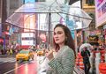 Gaya Modis Luna Maya Tenteng Tas Harga Ratusan Juta saat Liburan ke Jepang