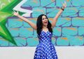 5 Artis Bertubuh Berisi Tampil Cantik Pakai Gaun Pesta Tanpa Lengan