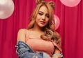 4 Potret Cantik Aurel Hermansyah dengan Busan Cut Out yang Sukses Jadi Sorotan