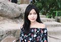 4 Gaya Modis Off Shoulder Top ala Brisia Jodie yang Kece Buat Malam Mingguan!