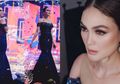 Seksi dan Rampingnya Lekuk Tubuh Luna Maya Saat Mengenakan Gaun Sequin Model Off Shoulder yang Glamor