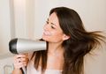 Kesalahan Mengeringkan Rambut dengan Blow Dryer yang Harus Kamu Tahu!