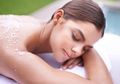 3 Body Scrub Berbahan Himalayan Salt yang Ampuh Mengangkat Sel Kulit Mati!
